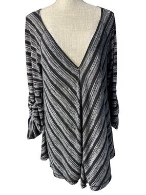 Max Edition Black & Gray Striped V-Neck Tunic Top With 3/4 Button-Cuff Sleeves L